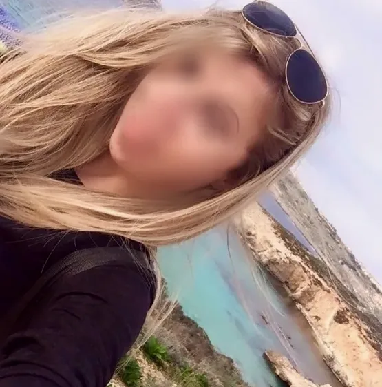 Agata, 34