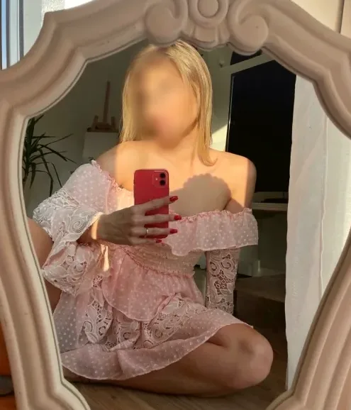 Amber, 31
