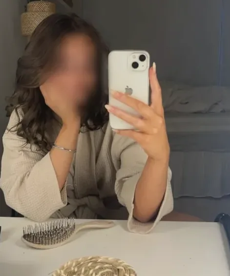 Claire, 20