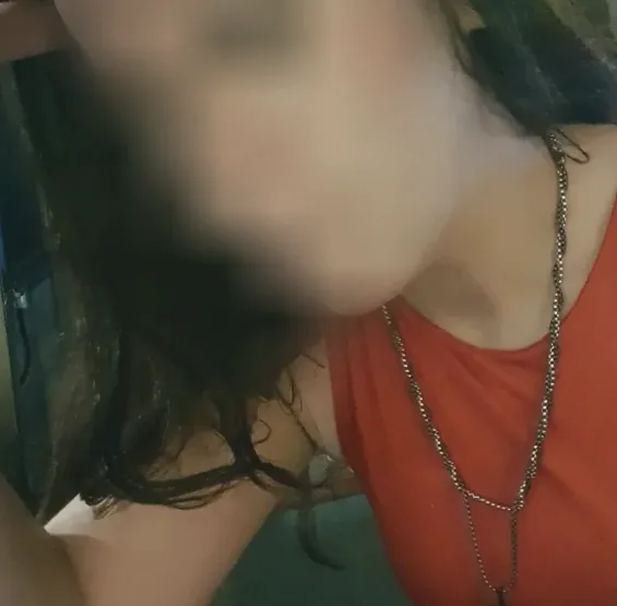 Dina, 31