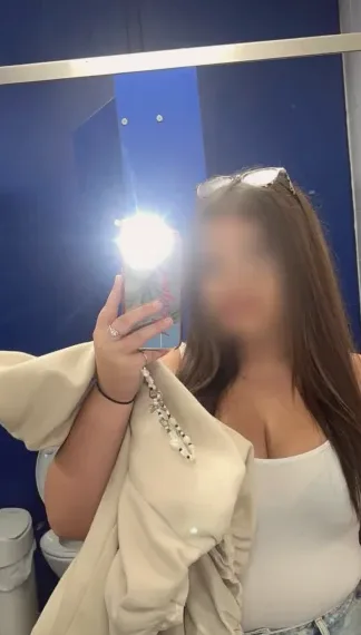 Ellie, 18