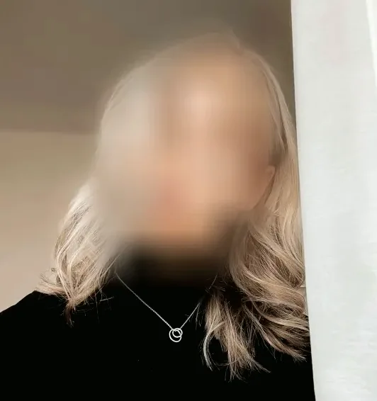 Farah, 24