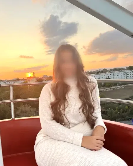 Lauren, 19