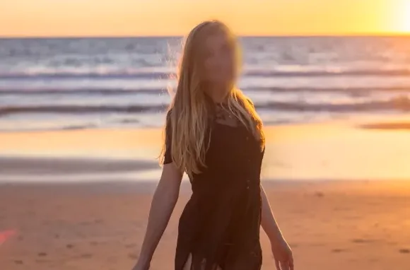 Rebecca, 32