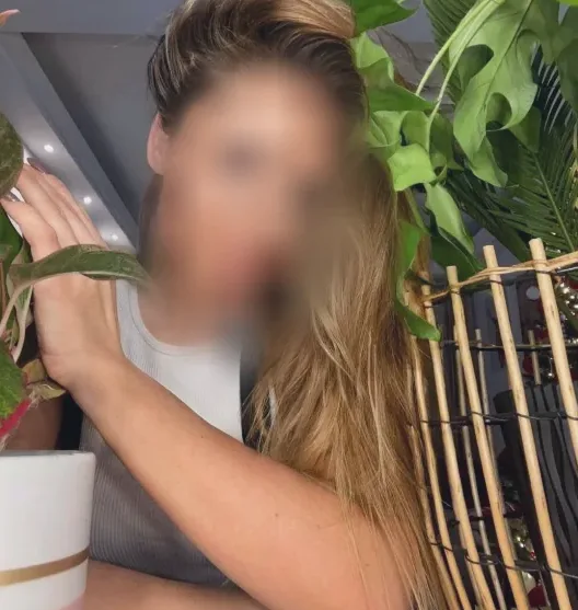 Rebecca, 39