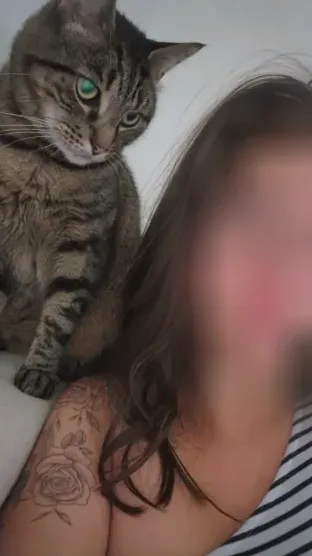 Saoirse, 28