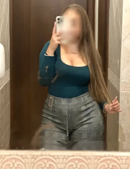 Sarah, 24