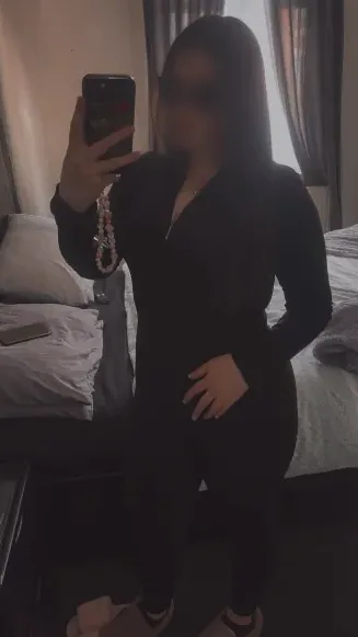 Toni, 25